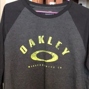 Oakley size extra large shirt